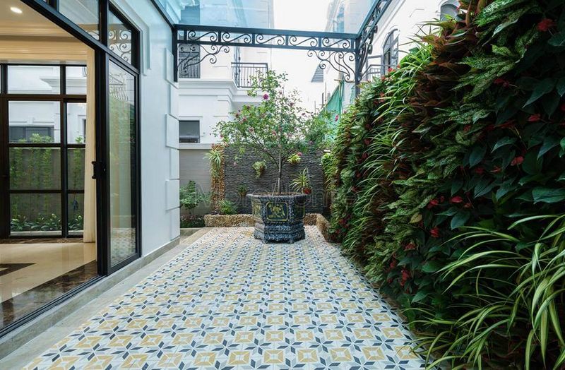 Không gian hành lang xanh của biệt thự tân cổ điển Imperia Hải Phòng